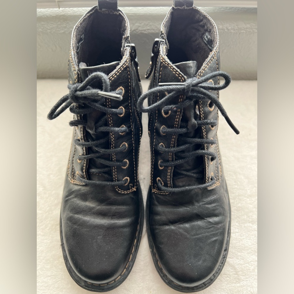 Clark’s Nikki North Black Leather Ankle Combat Boots 7